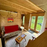 Raistiko Talu- Farmhouse, Off-grid And Lantgård Punakula