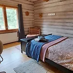 Raistiko Talu- Farmhouse, Off-grid And Lantgård Punakula
