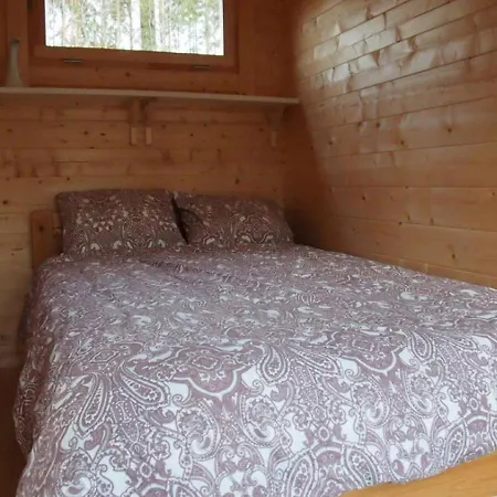 Raistiko Talu- Farmhouse, Off-grid And Smještaj na farmi Punakula