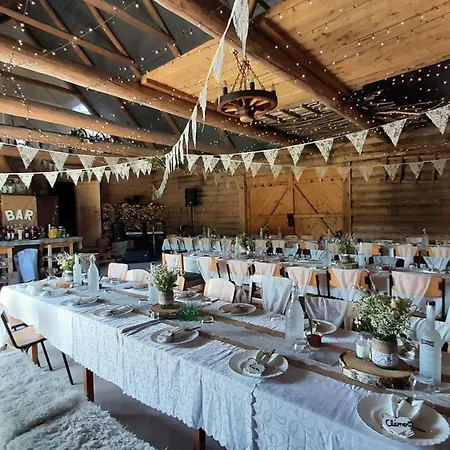 Raistiko Talu- Farmhouse, Off-grid And Séjour à la ferme Punakula