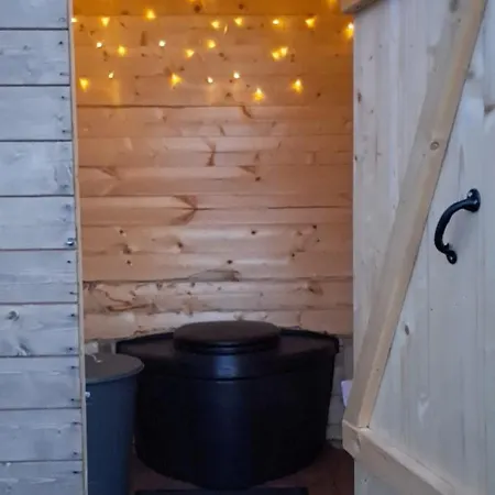 Raistiko Talu- Farmhouse, Off-grid And Séjour à la ferme Punakula