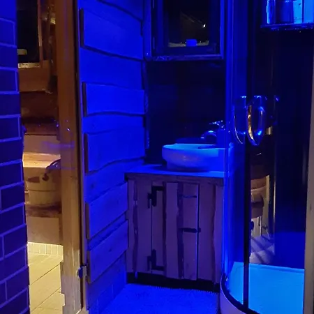 Raistiko Talu- Farmhouse, Off-grid And Smještaj na farmi