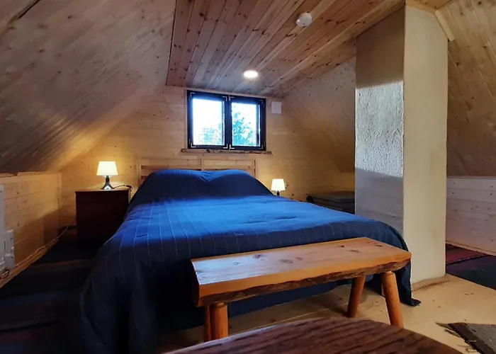 Raistiko Talu- Farmhouse, Off-grid And Alloggio per agriturismo