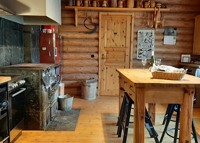 Raistiko Talu- Farmhouse, Off-grid And Alloggio per agriturismo Punakula